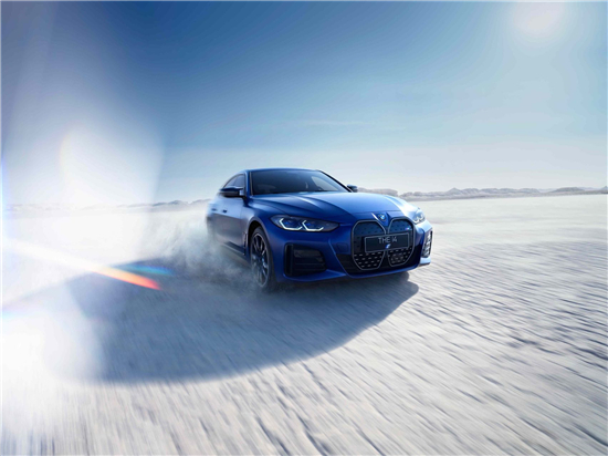 强化电动化攻势 创新BMW i4中国上市
